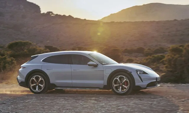 Porsche-Taycan-Cross-Turismo-of2.jpg