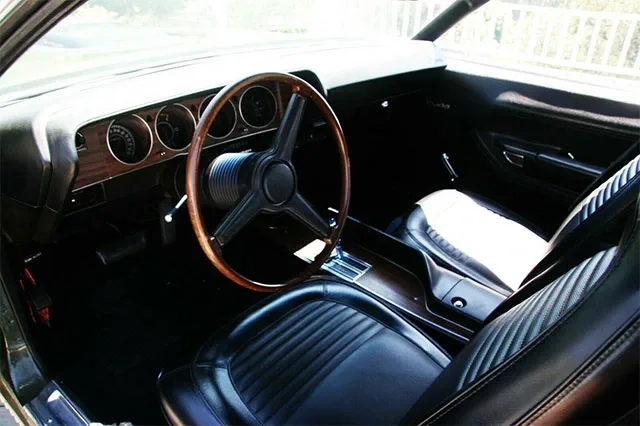 Plymouth-Cuda-440-Six-Pack-4.jpg