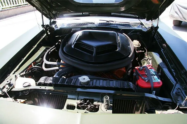 Plymouth-Cuda-440-Six-Pack-5.jpg