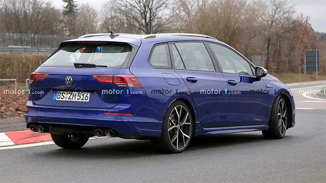 Volkswagen-Golf-R-Variant-spy2.jpg
