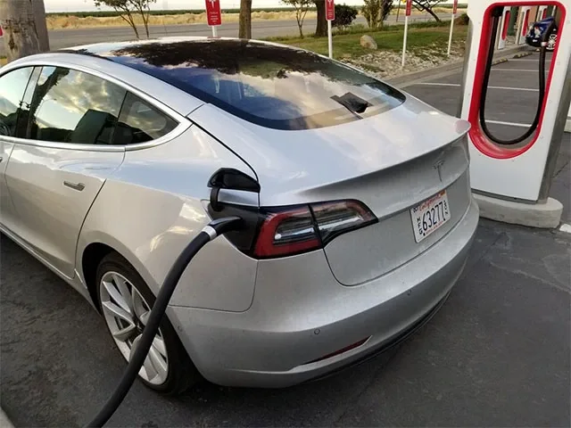 tesla-charge2.jpg
