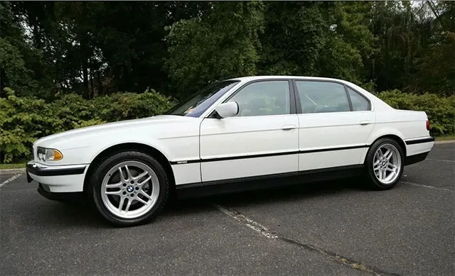 BMW-7-Series-E38-2.jpg