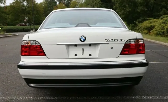 BMW-7-Series-E38-3.jpg