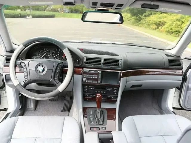 BMW-7-Series-E38-4.jpg