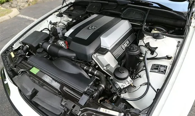 BMW-7-Series-E38-5.jpg