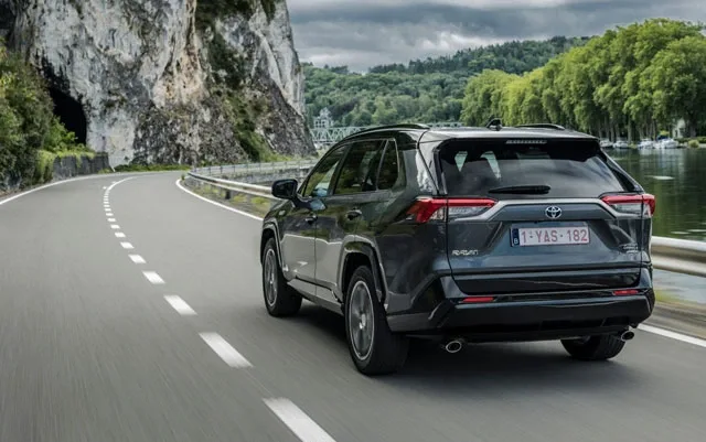 Toyota-RAV4-Plug-in-Hybrid-2.jpg