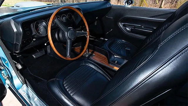 Plymouth-Hemi-Cuda-1970-3.jpg