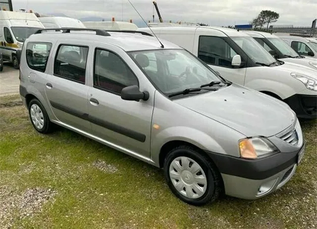 Dacia-Logan-MCV-2007-5.jpg