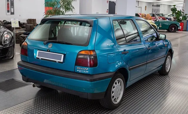 Volkswagen-Golf-III-2.jpg