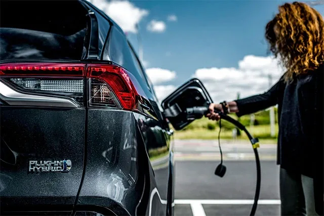 Toyota-RAV4-Plug-In-Hybrid-priceua5.jpg