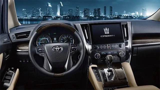 Toyota-Crown-Vellfire-3.jpg