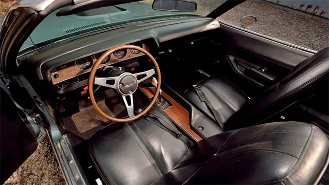 Plymouth-Hemi-Cuda-1971-4.jpg
