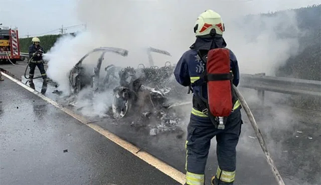 urus-fire2.jpg