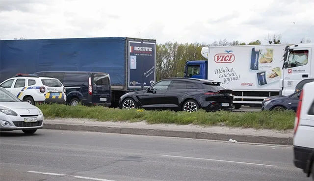 Aston-Martin-DBX-dtp4.jpg