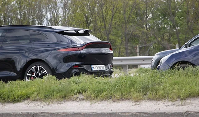 Aston-Martin-DBX-dtp5.jpg