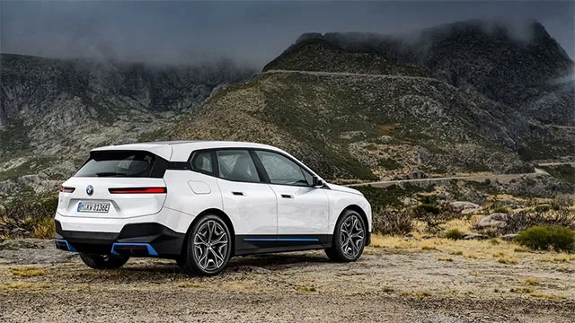 bmw-ix-ua12.jpg