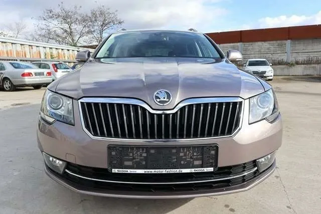Skoda-Superb-2014-2.jpg