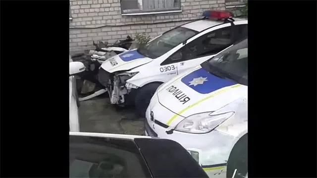 ukr-police-cars-dtp2.jpg