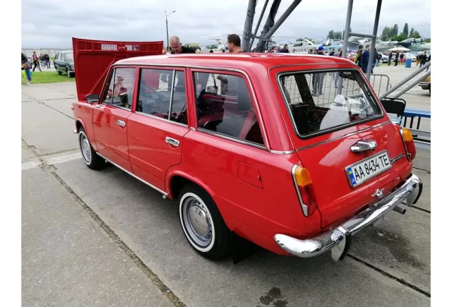 vaz2102-red2.jpg