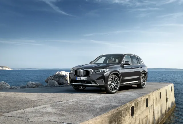 2022-BMW-X3-X4-32.jpg