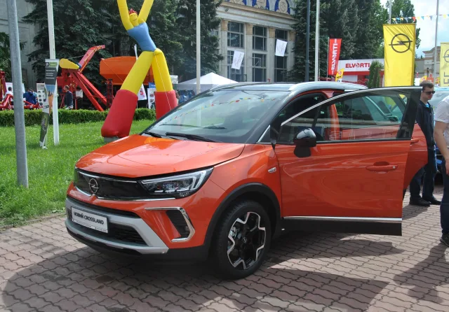 Opel Crossland.JPG