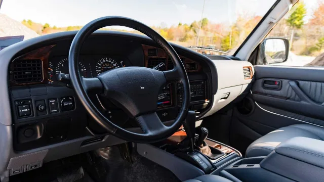 1994_toyota_land_cruiser_fzj80_sold_at_online_auction_steering_wheel.jpg