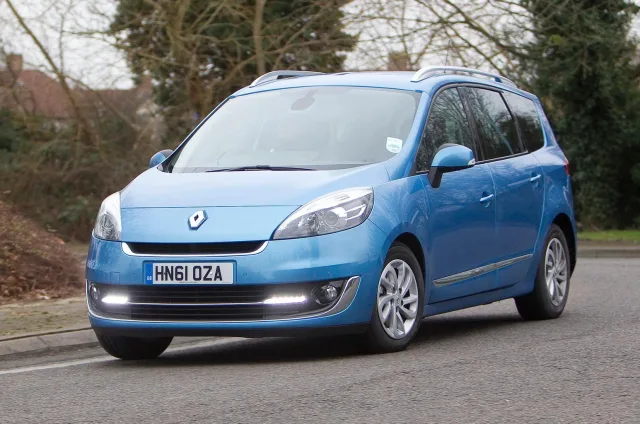 renault-scenic.jpg