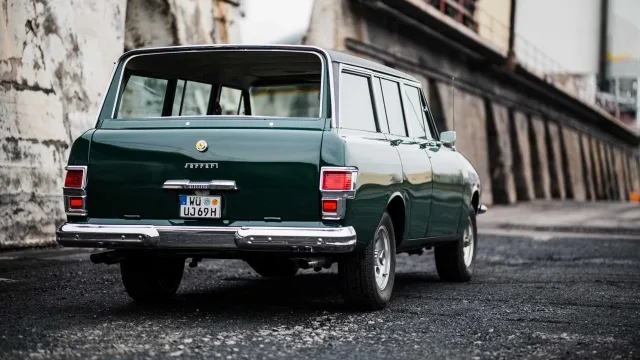 Гибрид Ferrari и Jeep Grand Wagoneer