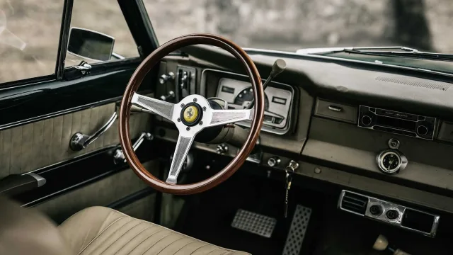 Гибрид Ferrari и Jeep Grand Wagoneer