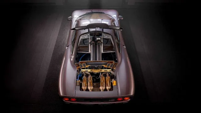 1995_mclaren_f1_gooding_and_company_auction_2020_engine_cover_open.jpg