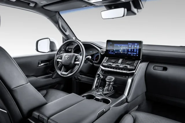 Land Cruiser 300_interior1.jpg