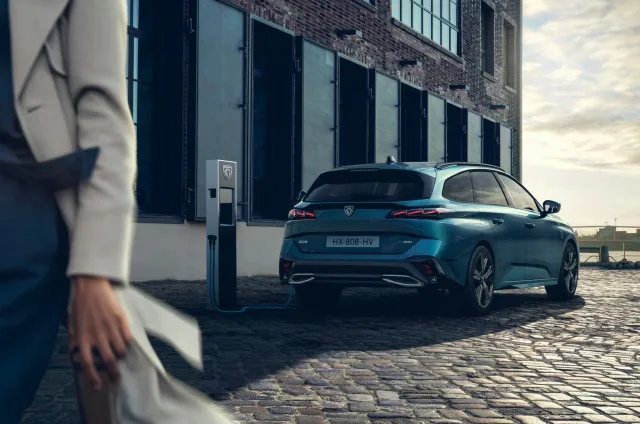 Премьера нового Peugeot 308 SW