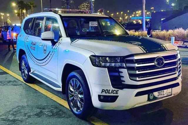 toyota-lc-300-police-4.jpg
