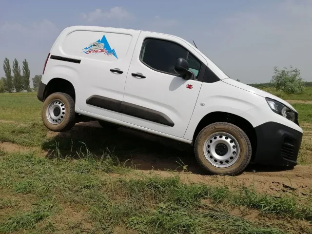 Dangel-4x4-4.jpg