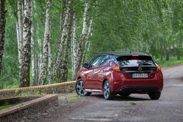 nissan-leaf-4.jpg