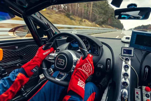 Bugatti-Chiron-Super-Sport-Interior.jpg