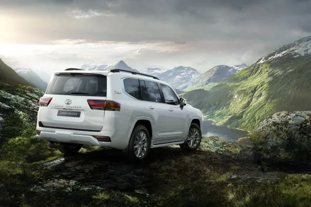 toyota-land-cruiser-300-2.jpg