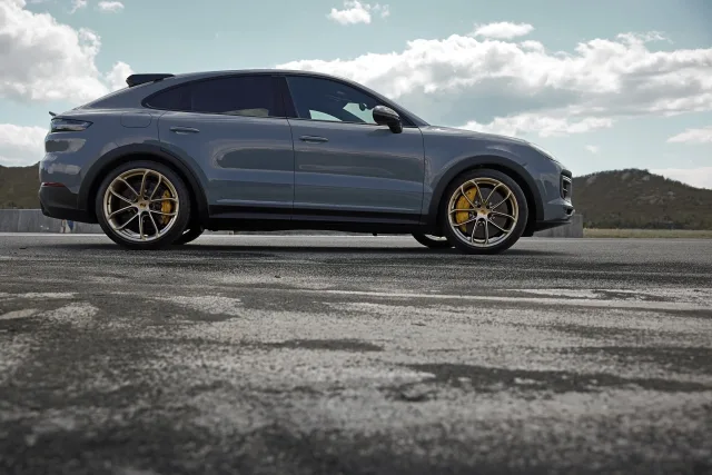 2022-Porsche-Cayenne-Turbo-GT-28.jpg