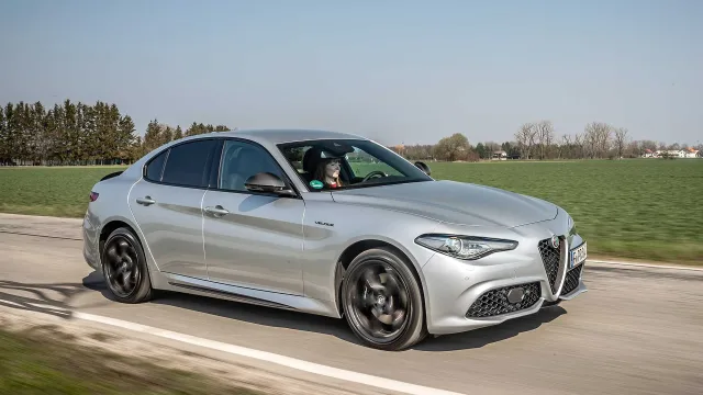 2019-alfa-romeo-giulia-veloce.jpg