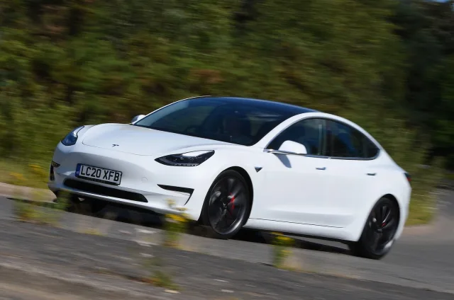 tesla_model_3_front_cornering_2.jpg