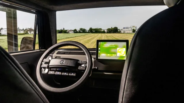 electric-brands-xbus-2022-cockpit.jpg