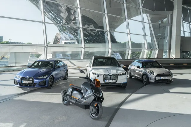 bmw-ce-04-family.jpg
