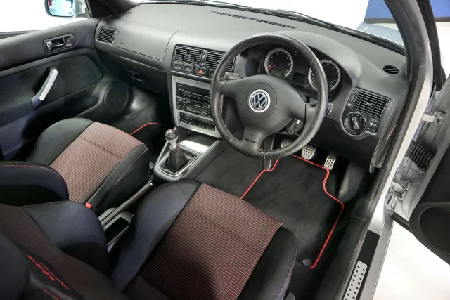2002-VW-Golf-GTI-25th-Anniversary-Edition-8-Mile-28.jpg