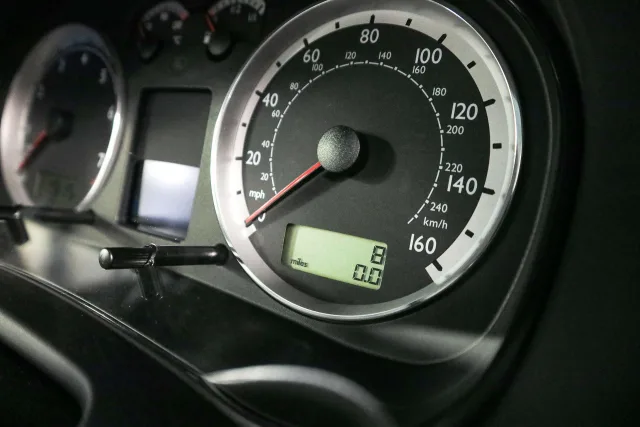 2002-VW-Golf-GTI-25th-Anniversary-Edition-8-Mile-5.jpg
