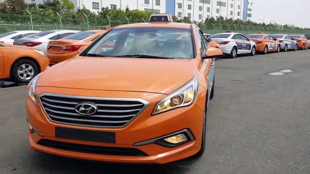 south-korea-taxi-hyundai-sonata-lf.jpg