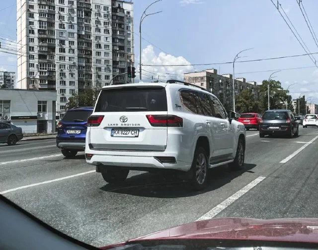 Toyota LC2.jpg