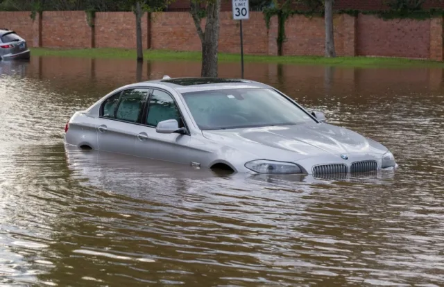 How to recognize a flooded car