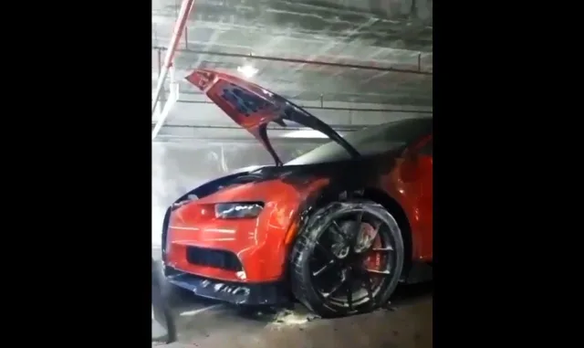 959f8d6d59656d56af7a32fa085602cb.Bugatti-Chiron-Fire-Miami.jpg
