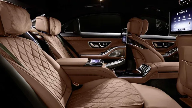 2022-mercedes-s680-guard5.jpg