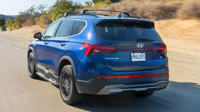 2022-hyundai-santa-fe-xrt-rear-3-4.jpg
